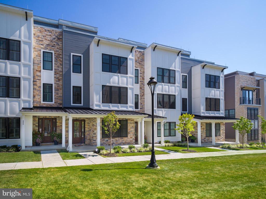 353 HORSESHOE TRAIL