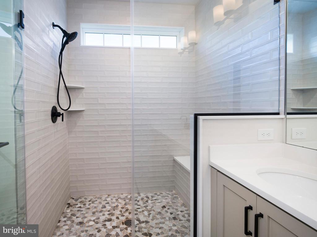 353 HORSESHOE TRAIL