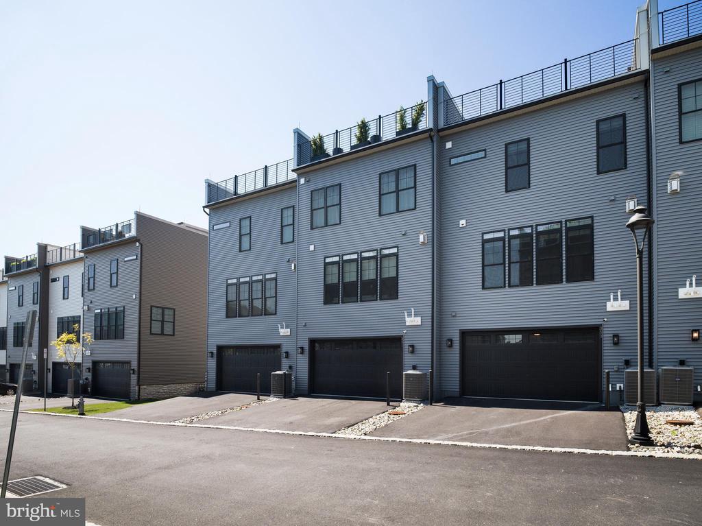 353 HORSESHOE TRAIL