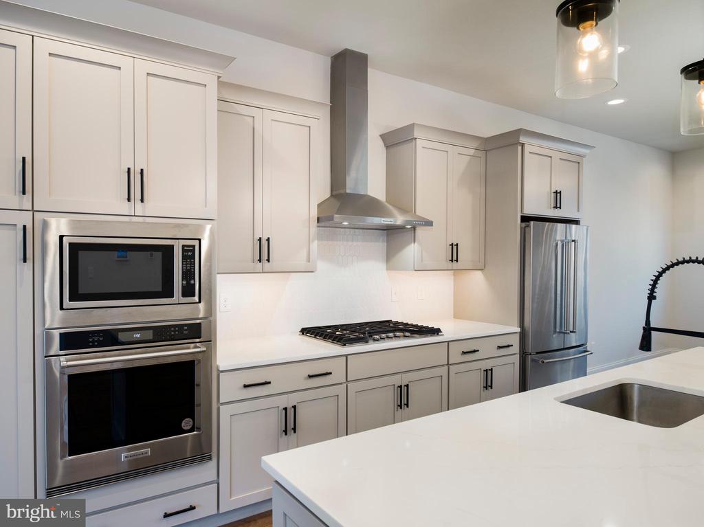 353 HORSESHOE TRAIL