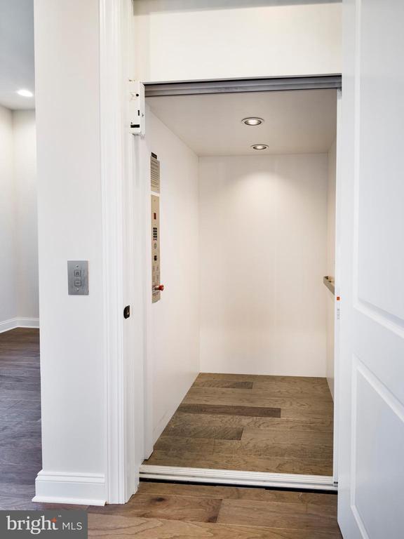 353 HORSESHOE TRAIL