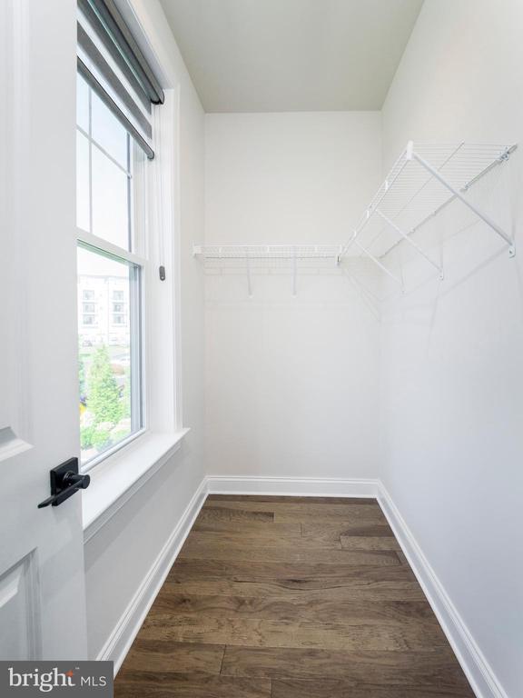 353 HORSESHOE TRAIL