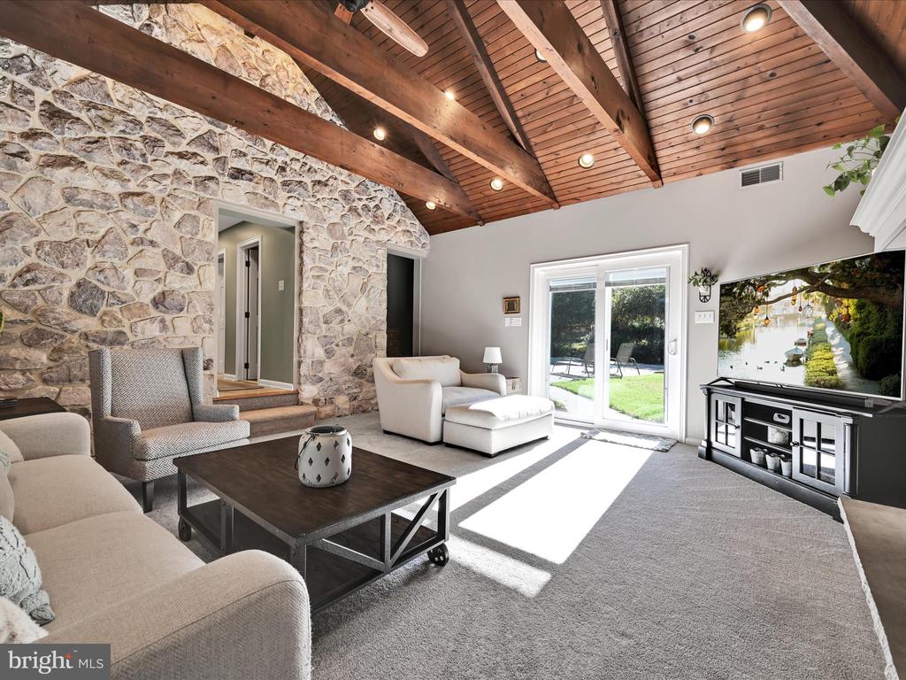 1100 NICOLE DRIVE