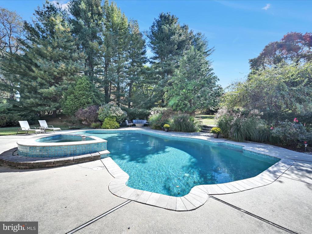 1100 NICOLE DRIVE