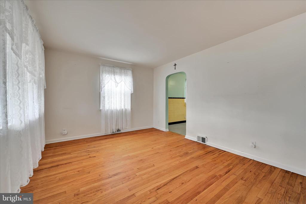 307 JANSEN AVENUE