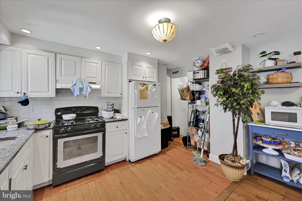 518 JANSEN AVENUE