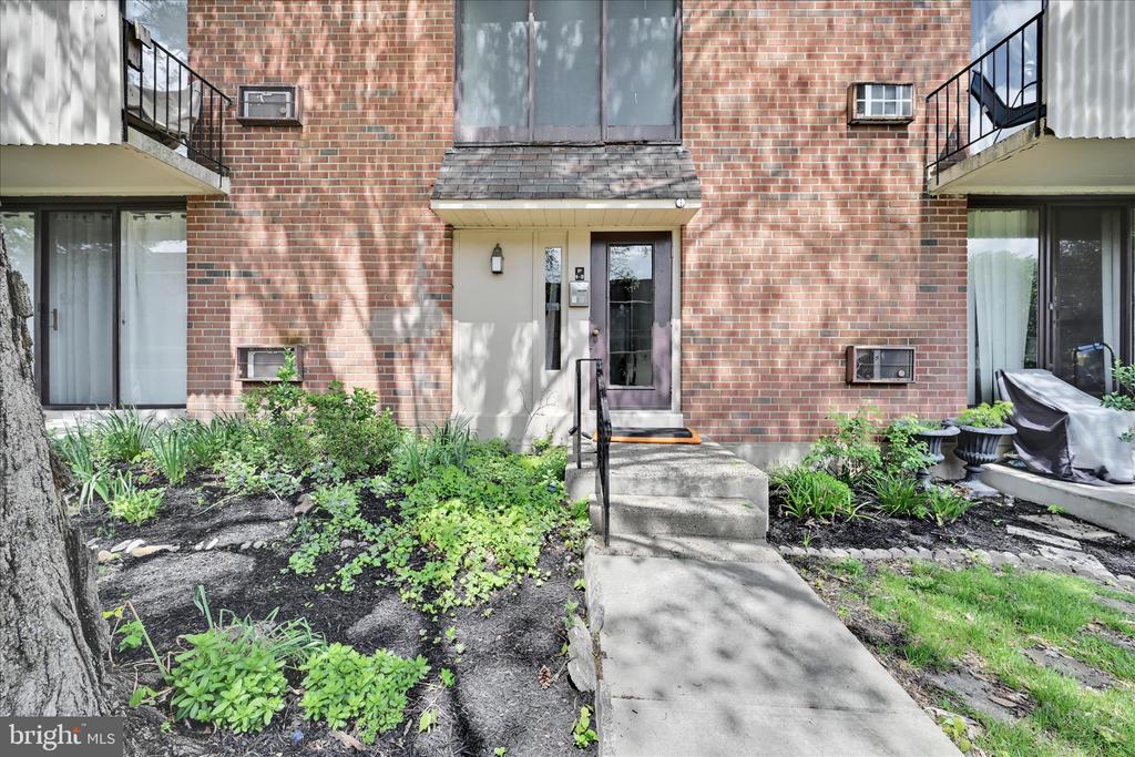 100 E GLENOLDEN AVENUE P12