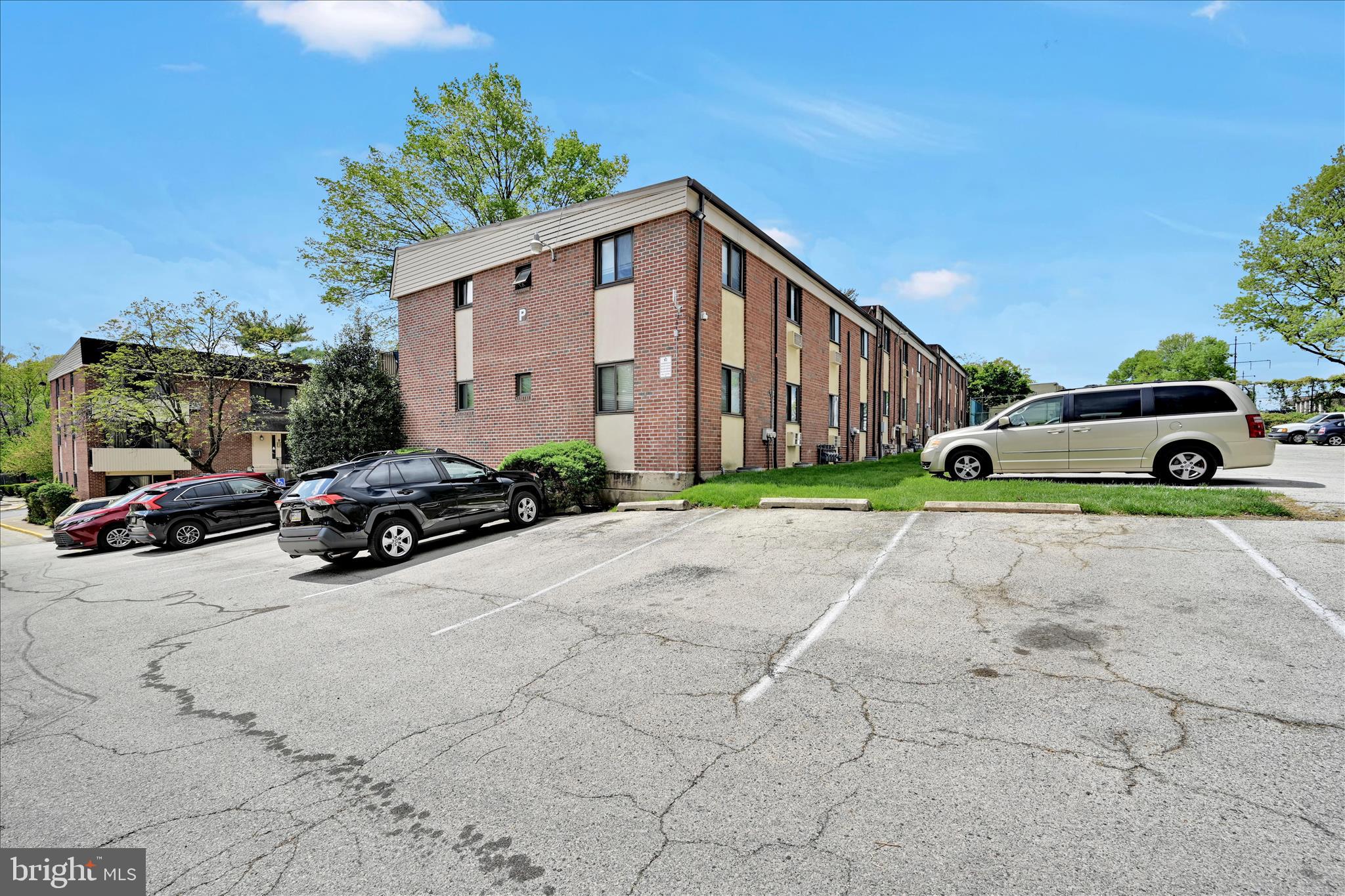 100 E GLENOLDEN AVENUE P12