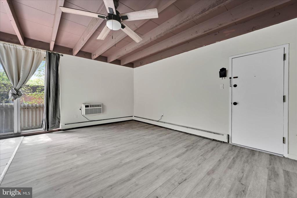 100 E GLENOLDEN AVENUE P12