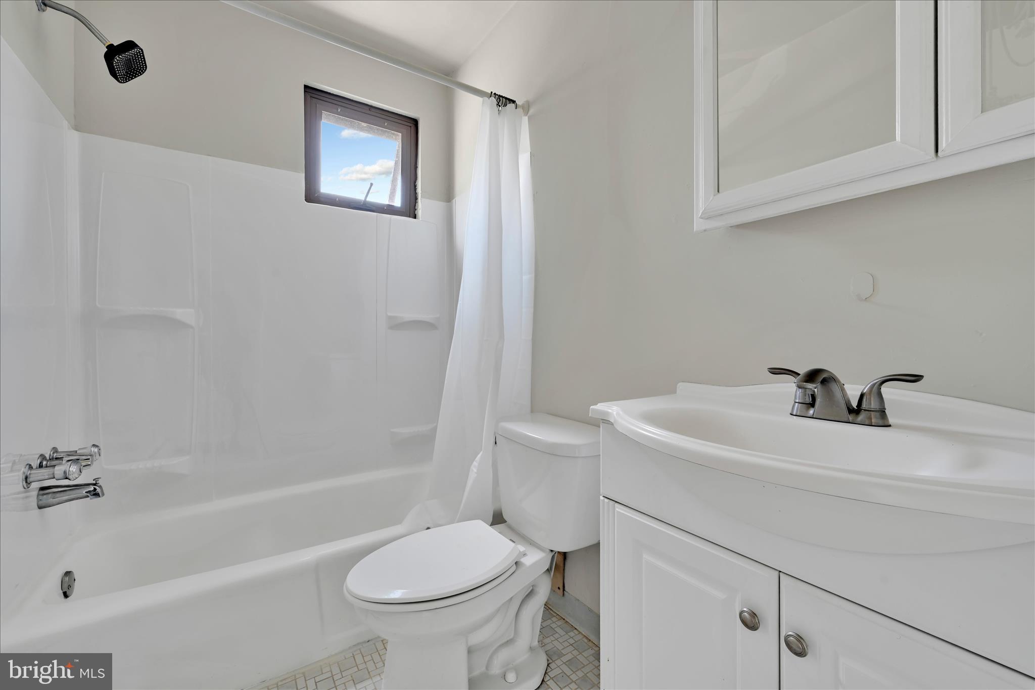 100 E GLENOLDEN AVENUE P12