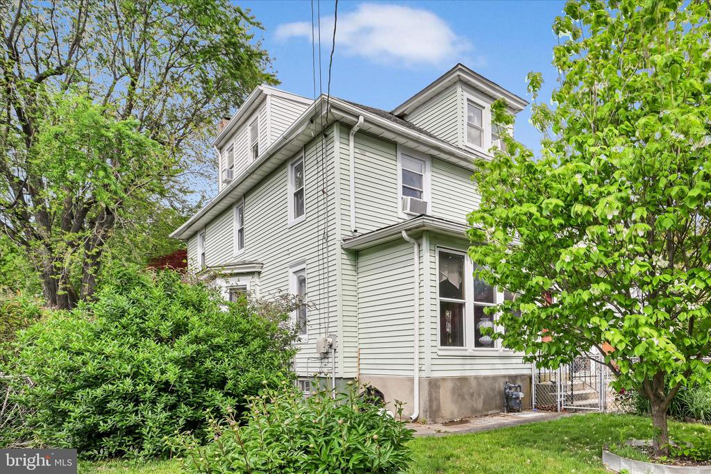 1666 WARD STREET