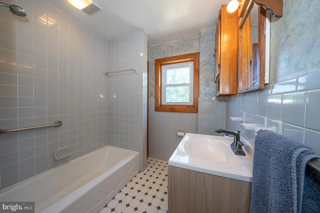 437 RITTENHOUSE CIRCLE