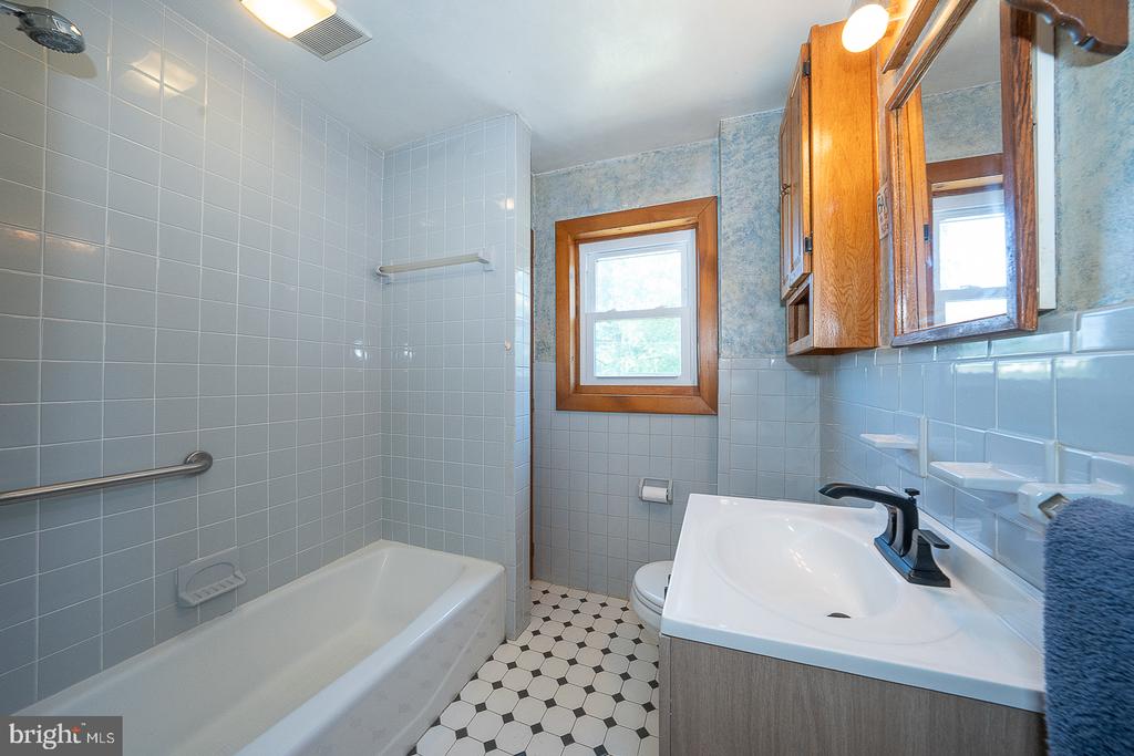 437 RITTENHOUSE CIRCLE