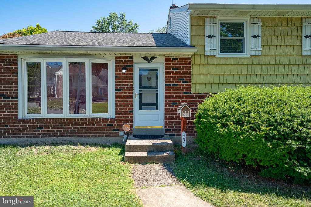 437 RITTENHOUSE CIRCLE