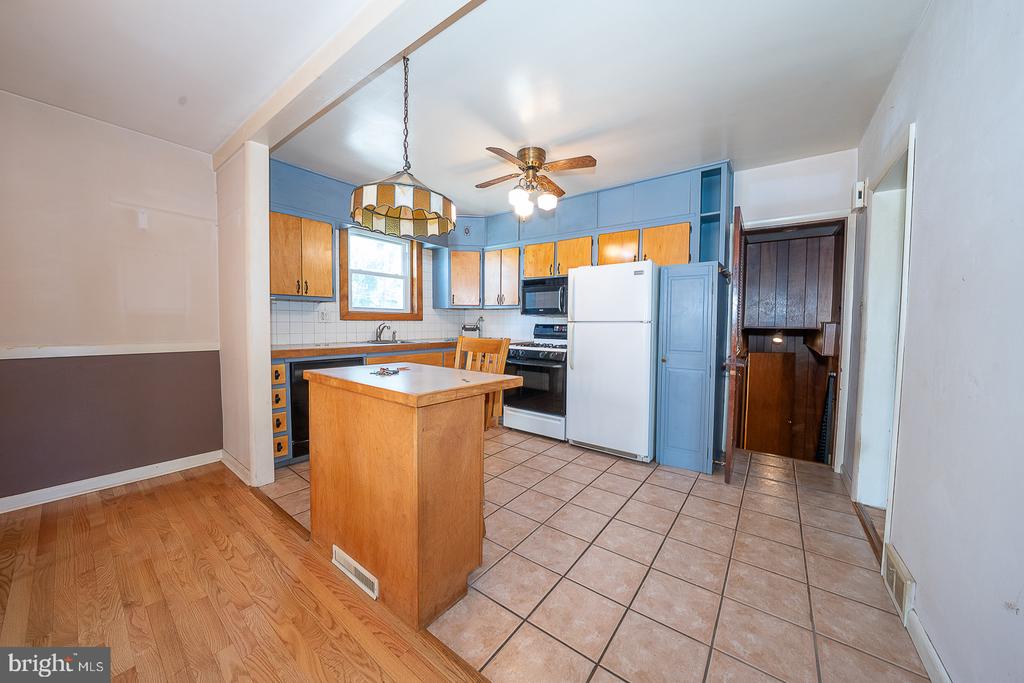 437 RITTENHOUSE CIRCLE