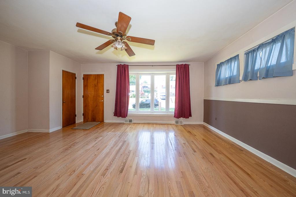 437 RITTENHOUSE CIRCLE