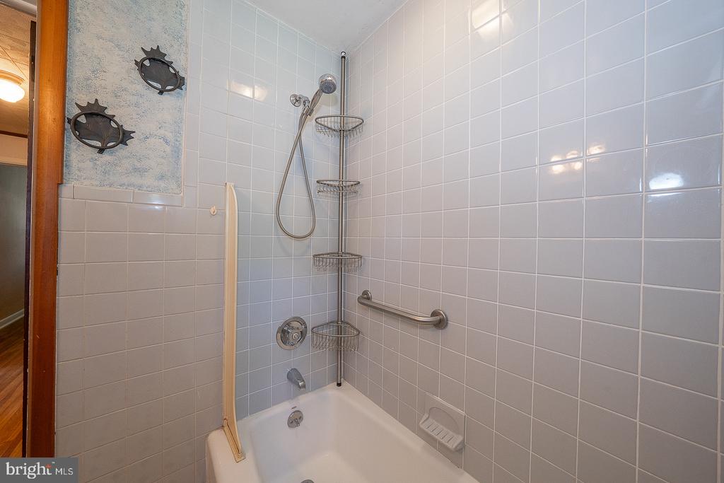 437 RITTENHOUSE CIRCLE