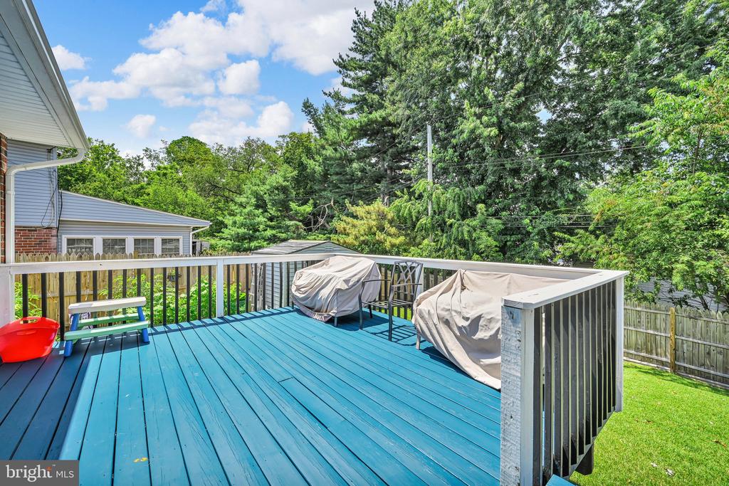 1605 ROSE GLEN ROAD