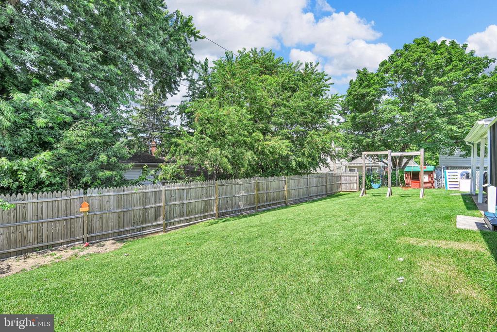 1605 ROSE GLEN ROAD