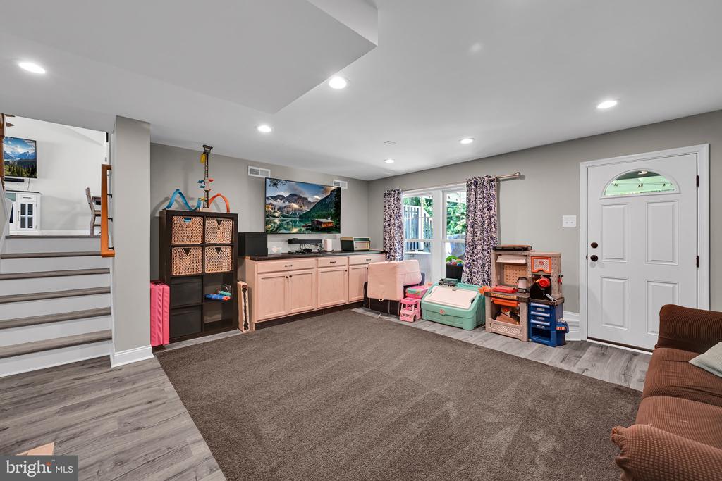 1605 ROSE GLEN ROAD