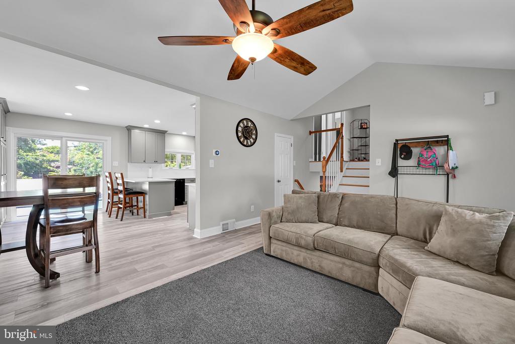 1605 ROSE GLEN ROAD