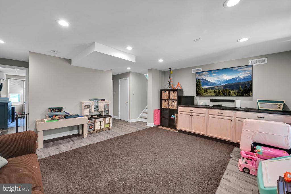 1605 ROSE GLEN ROAD