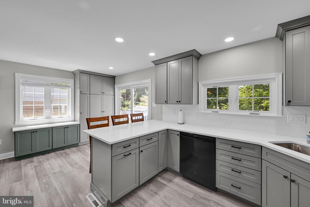 1605 ROSE GLEN ROAD