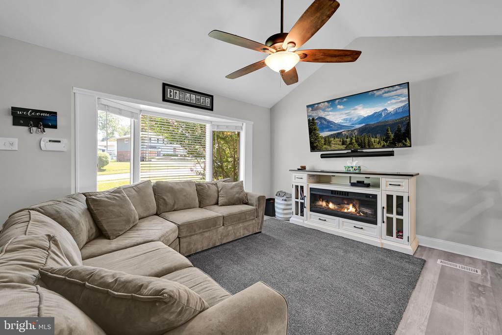 1605 ROSE GLEN ROAD