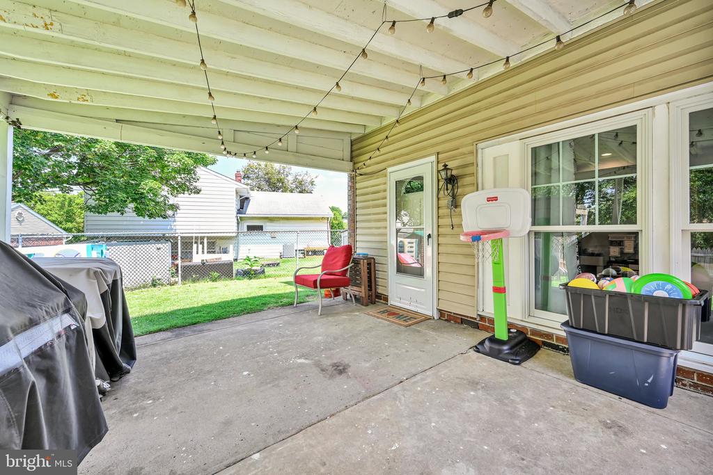1605 ROSE GLEN ROAD