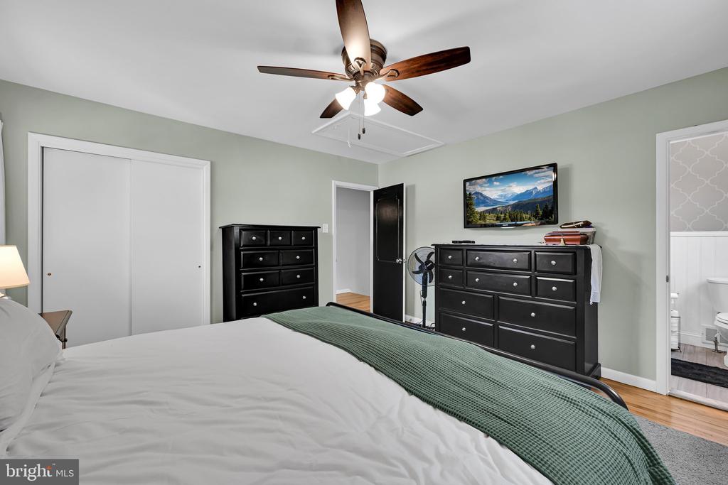 1605 ROSE GLEN ROAD