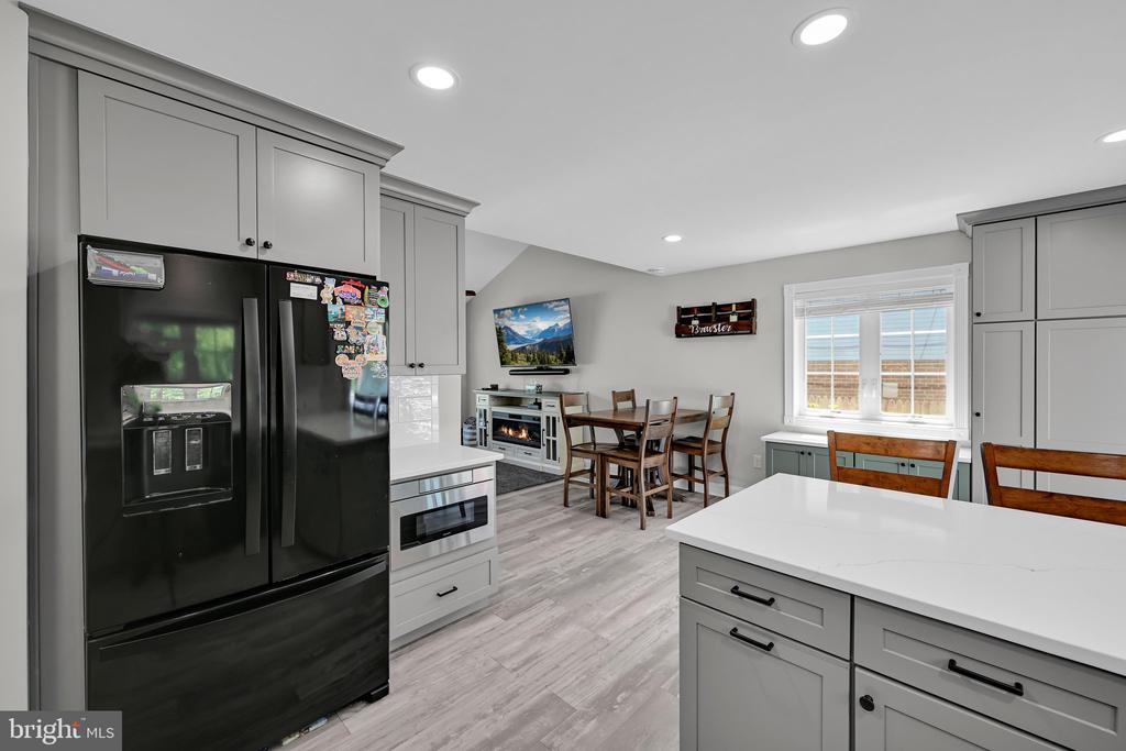 1605 ROSE GLEN ROAD