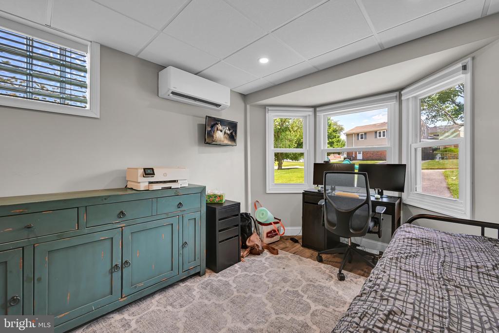 1605 ROSE GLEN ROAD
