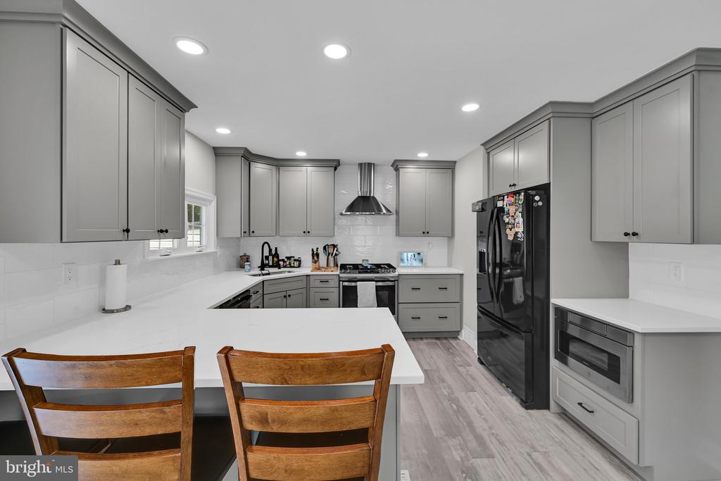 1605 ROSE GLEN ROAD