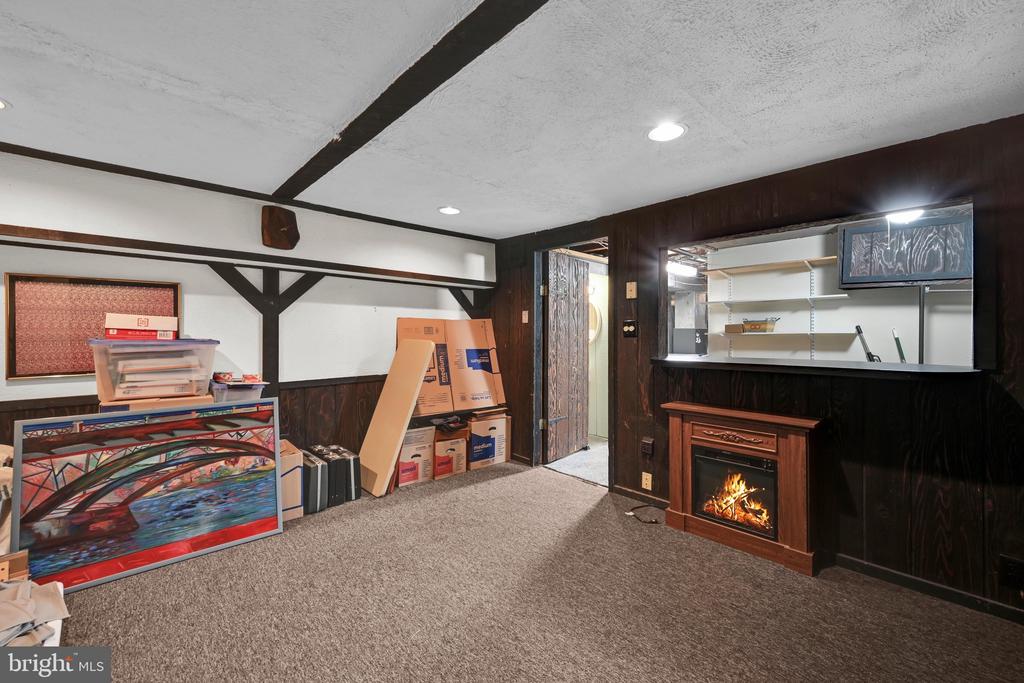 808 HAMPSHIRE ROAD