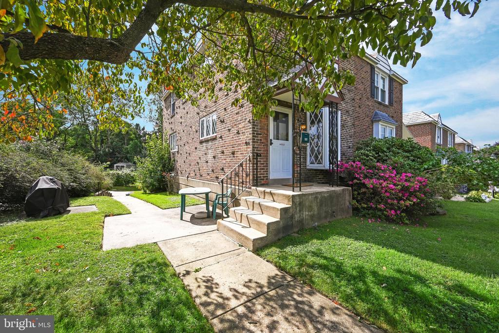 808 HAMPSHIRE ROAD