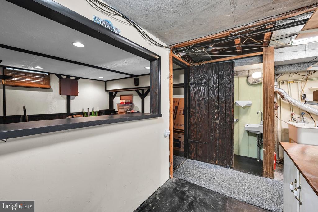 808 HAMPSHIRE ROAD