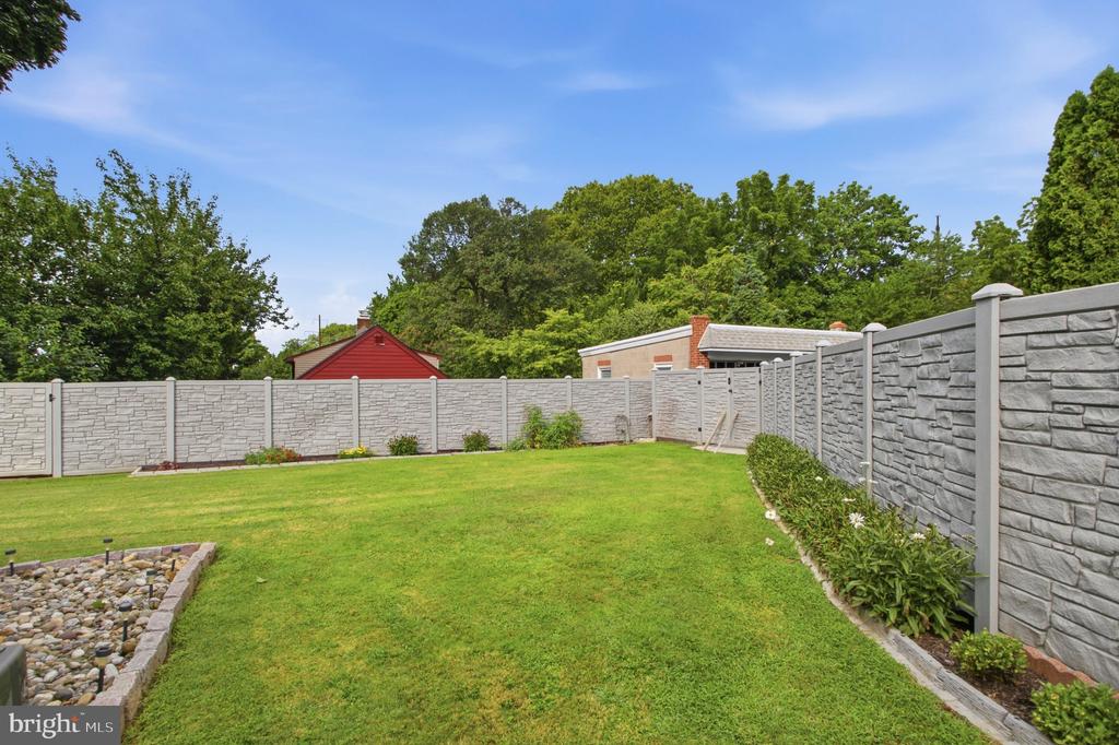 2 MYRTLE AVENUE