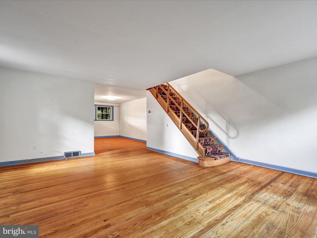 409 Country Ln