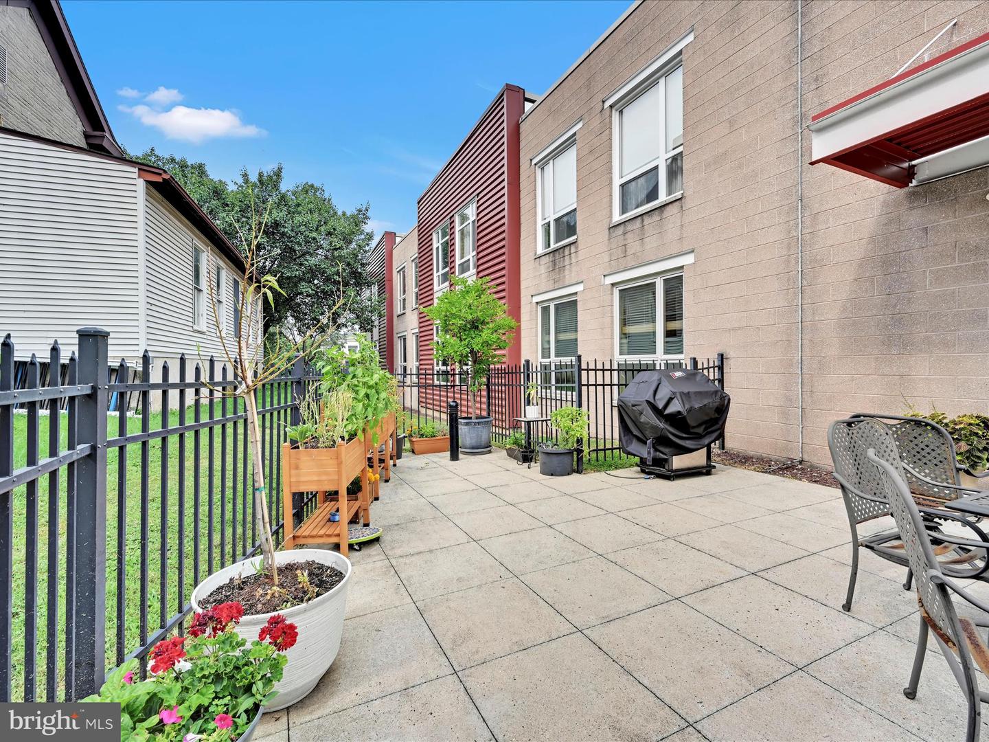 75 Maple St #104