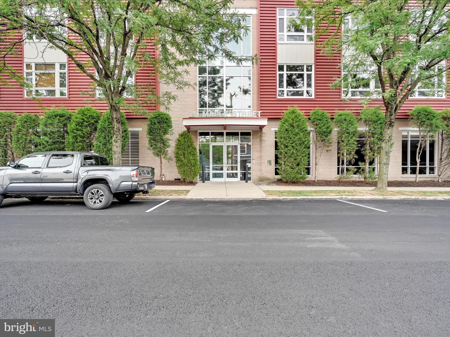 75 Maple St #104