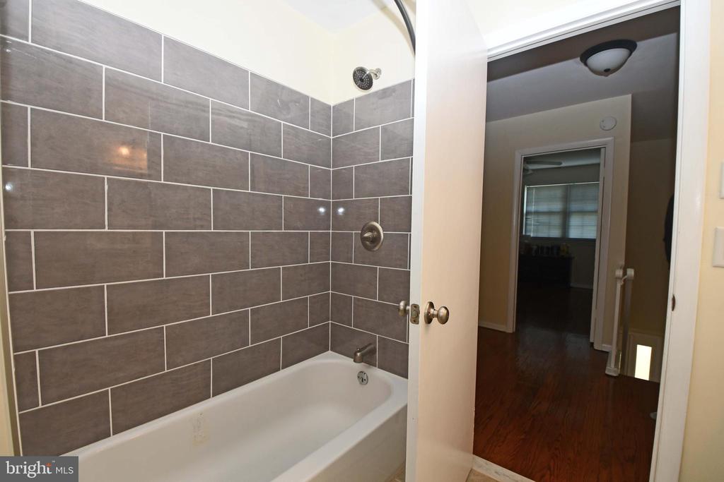 1131 WALNUT LANE