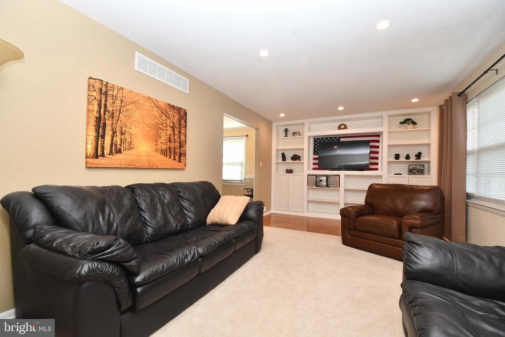 1131 WALNUT LANE
