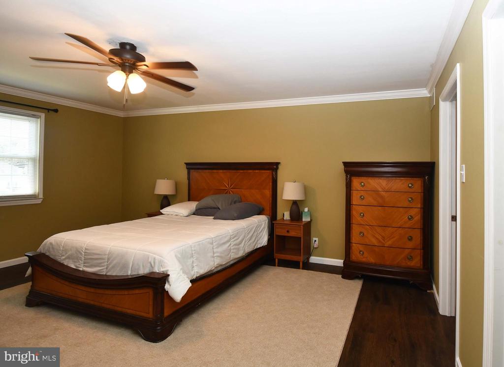 1131 WALNUT LANE