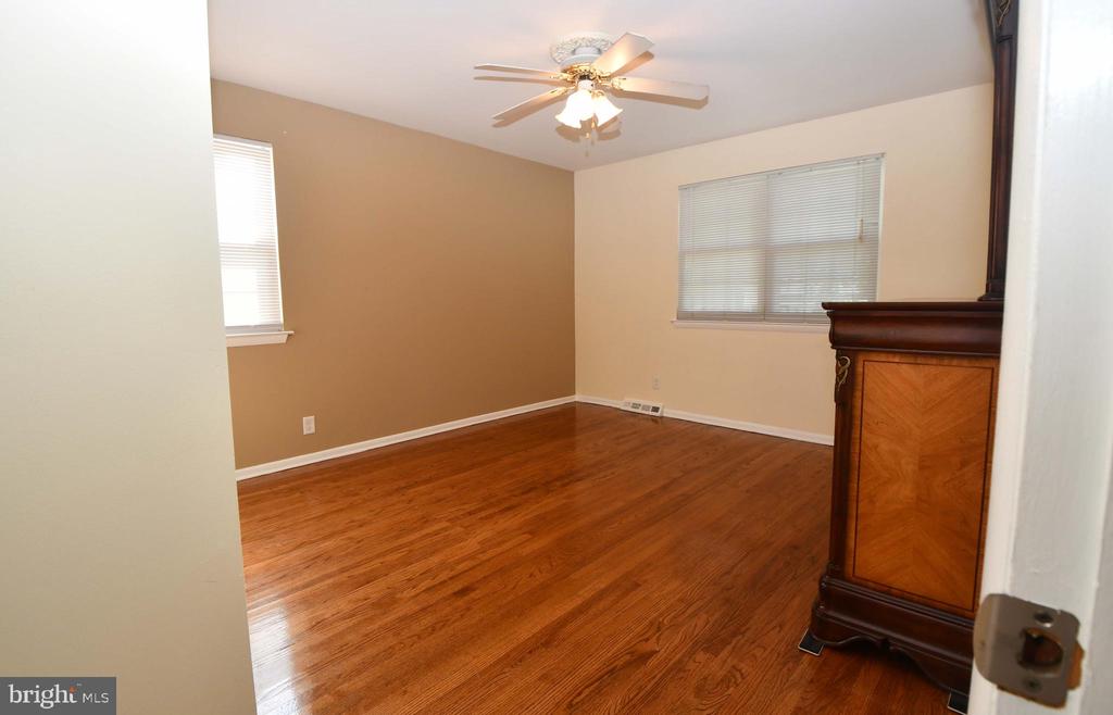 1131 WALNUT LANE