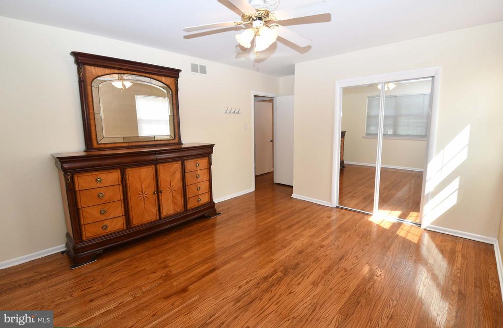 1131 WALNUT LANE