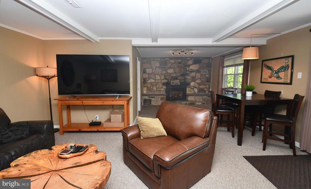 1131 WALNUT LANE