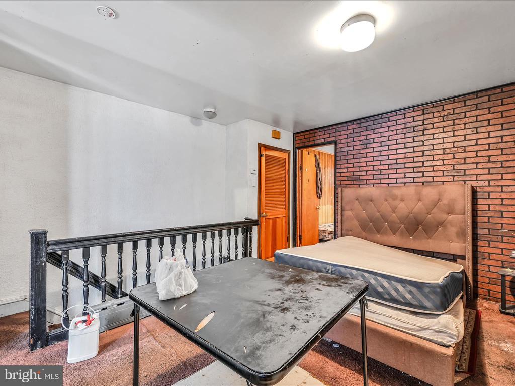 262 W Apsley St