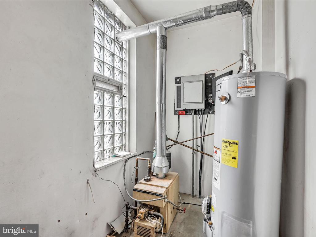 262 W Apsley St