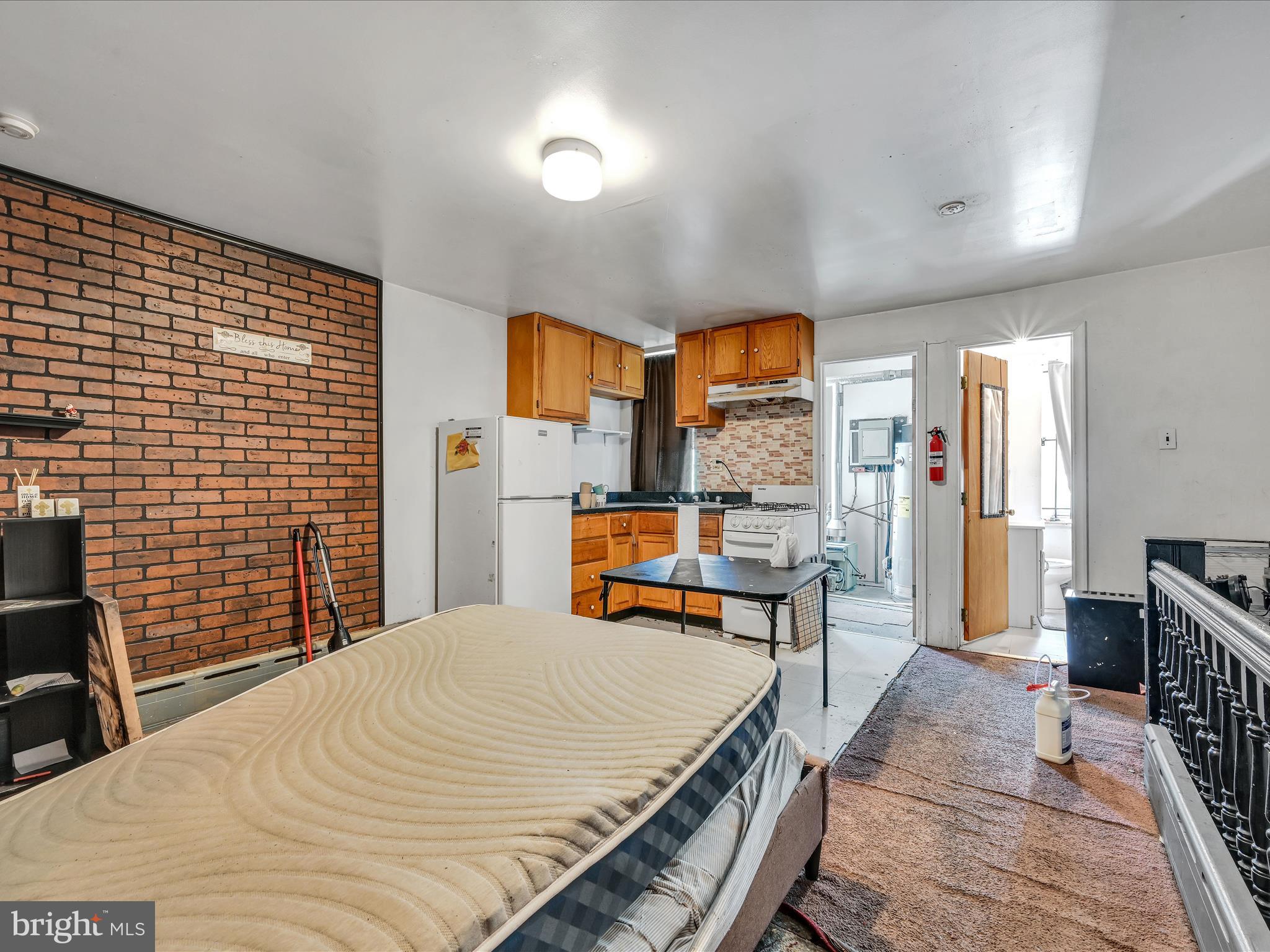 262 W Apsley St