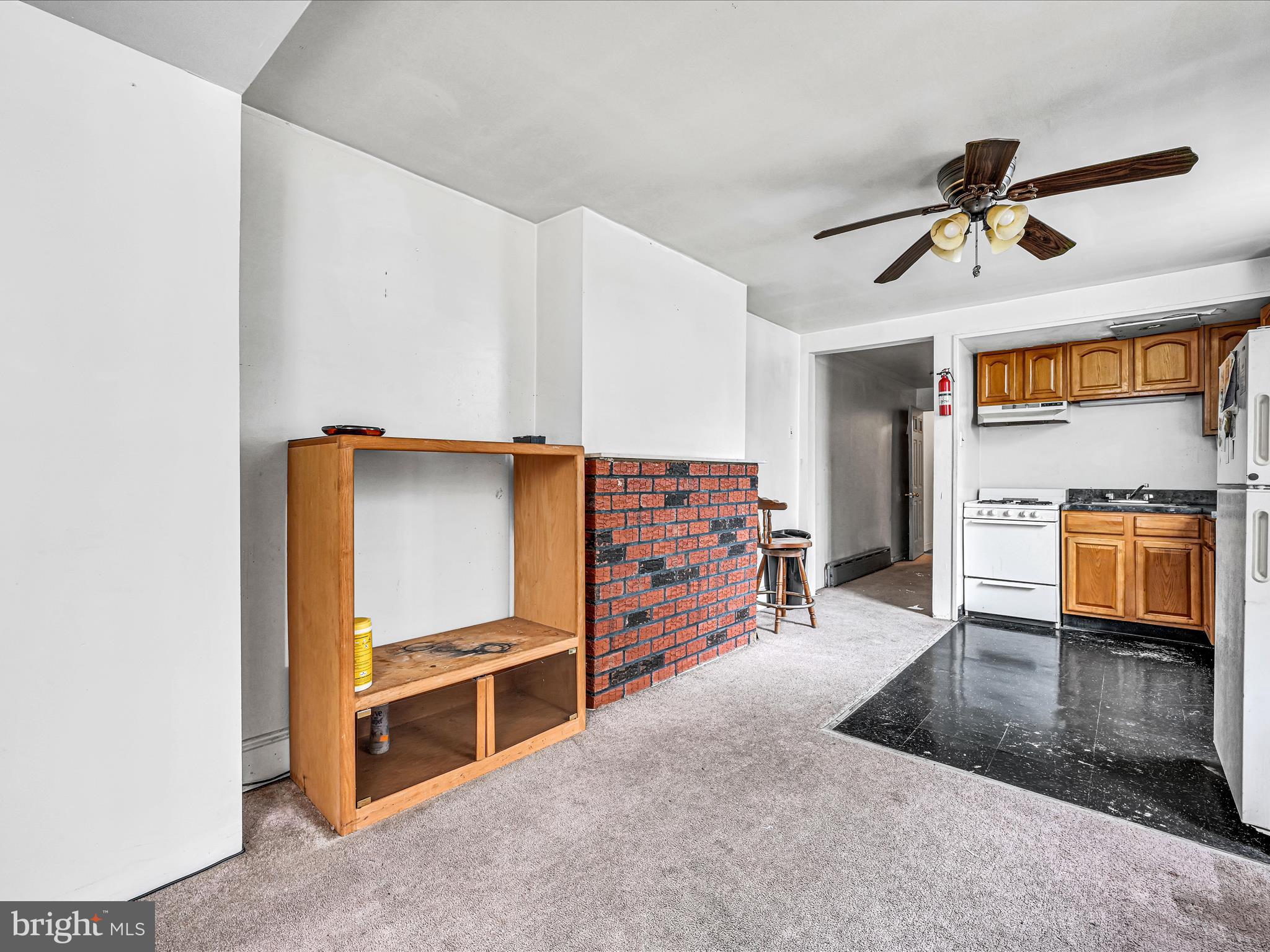 262 W Apsley St